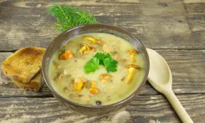 Pyszna zupa kurkowa: prosty przepis krok po kroku dla każdego