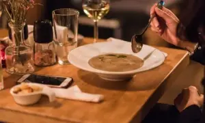 Idealne wino do zupy cebulowej. Poznaj sekrety mistrzowskiego doboru