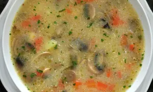 Pyszna zupa pieczarkowa w 30 minut. Prosty przepis krok po kroku bez wysiłku