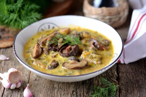 Pyszna zupa grzybowa krok po kroku - prosty przepis dla każdego