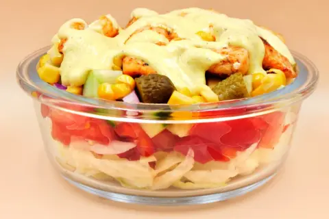 Czy można zamrozić sałatkę gyros? Ważne wskazówki i porady