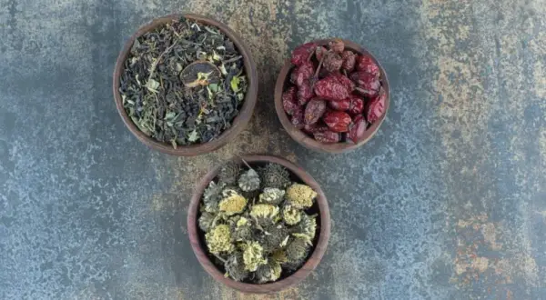 Naturalne herbaty, które skutecznie ukoją bolesne wrzody żołądka