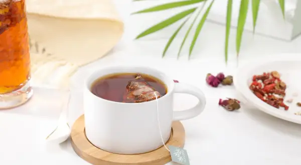 Herbaty, które skutecznie obniżą poziom cukru we krwi. Naturalne sposoby walki z cukrzycą