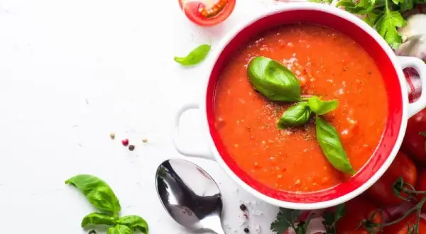 Idealne przyprawy do zupy pomidorowej. Sposób na wyjątkowy smak i aromat