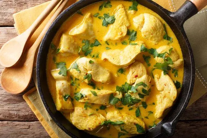 Jak zrobić kurczaka w curry - prosty przepis, który zachwyci smakami