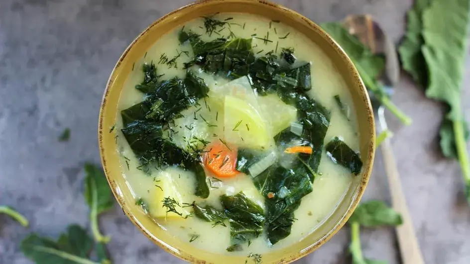 Prosta zupa z kalarepy, która zachwyci twoich bliskich. Sprawdzony przepis krok po kroku